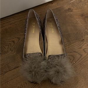Kenneth Cole Reaction Genie Bottle Bronze Glitter Flats with Puff Size 8 NWOT